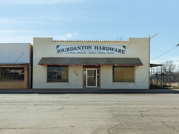 1308 SIMMONS AVE, Jourdanton, TX 78026