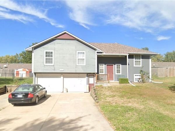 505 Quail Creek Drive, Odessa, MO 64076