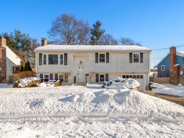 56 Greenleaf Cir, Framingham, MA 01701