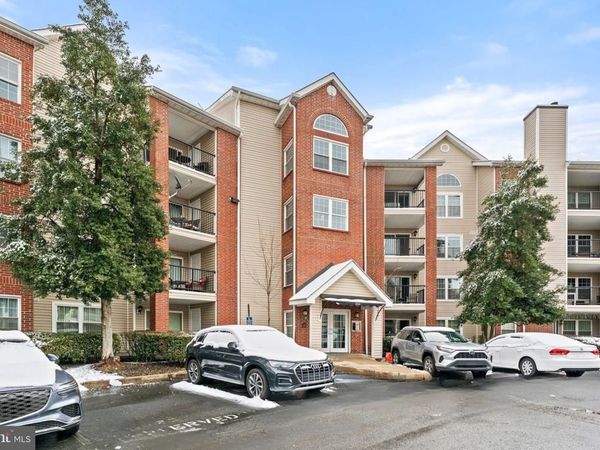 3313 WYNDHAM CIRCLE, Unit 2210, ALEXANDRIA, VA 22302
