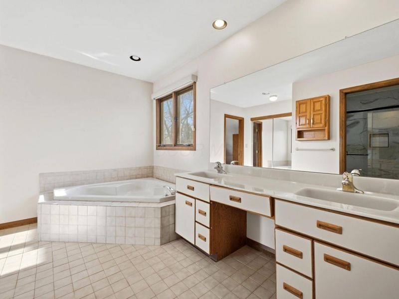 3780 Pine Ridge Drive, Lewis Center, OH 43035 Photo 24