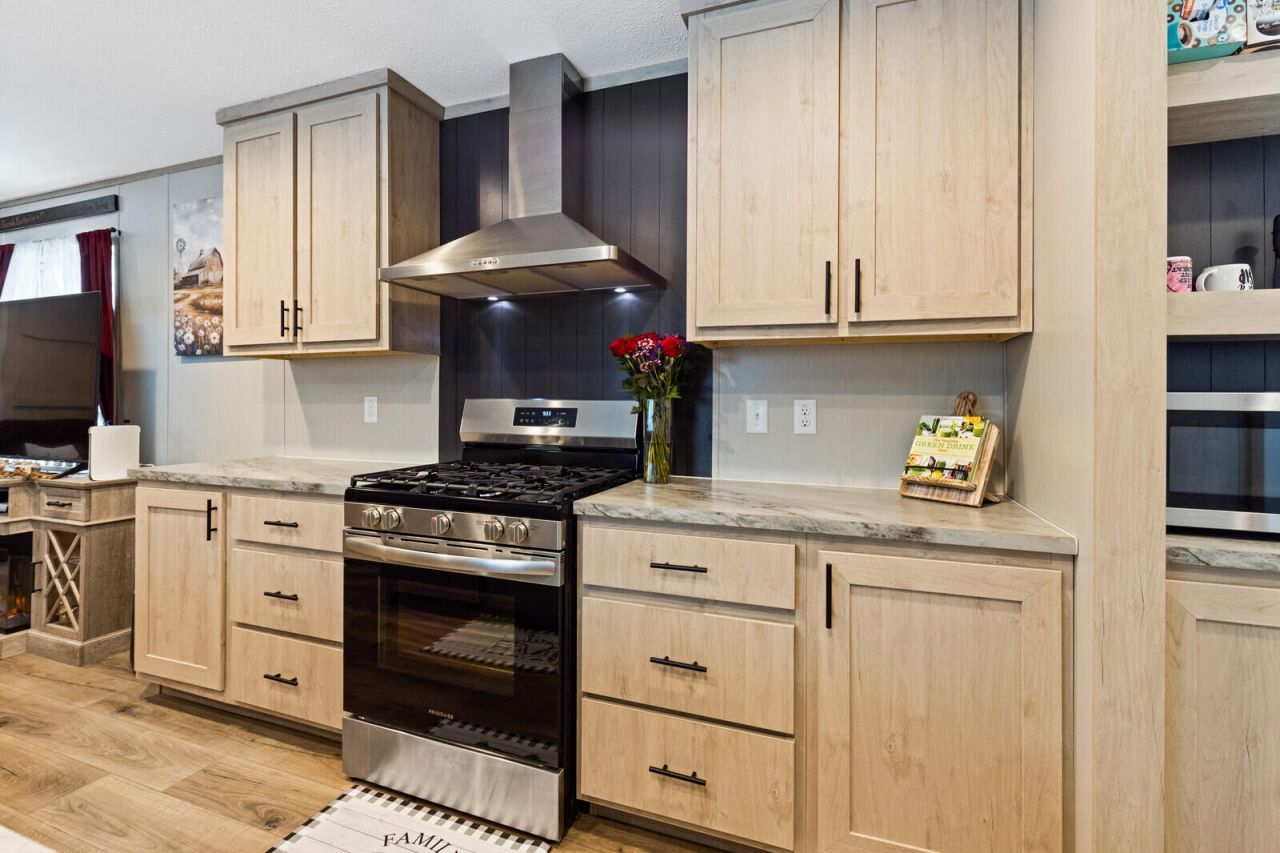 529 Phillips Corner Road, Pittsfield, ME 04967 Main Photo