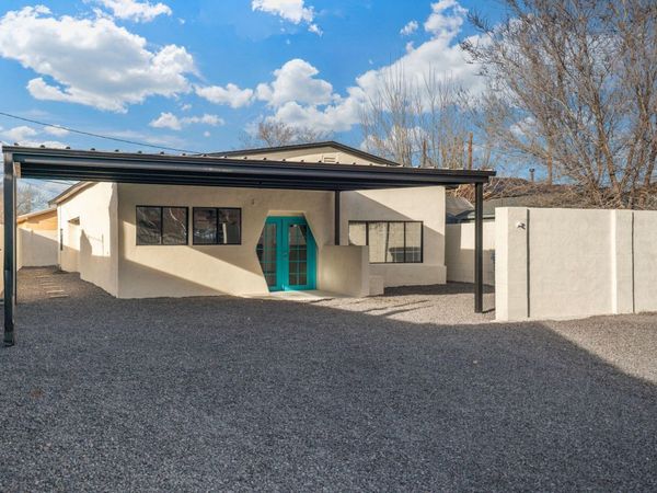 121 Hosher Avenue SE, Albuquerque, NM 87102