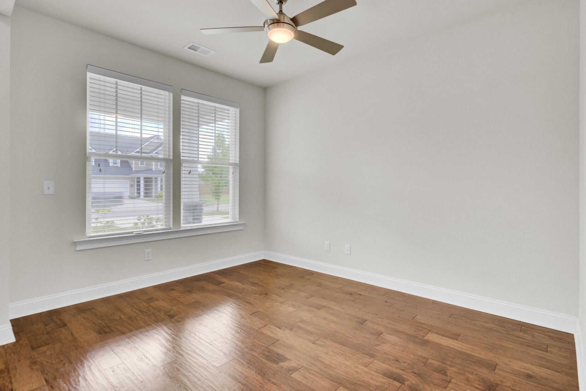 461 Spectrum Road Photo 9