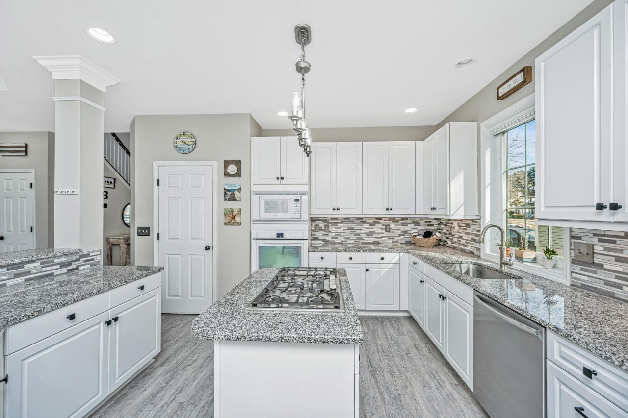 1702 William Hapton Way Photo 4