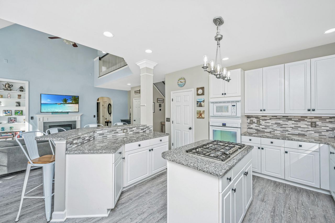 1702 William Hapton Way Photo 6