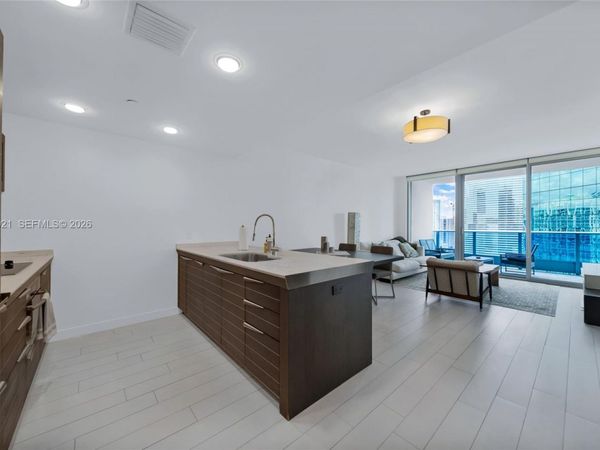 200 Biscayne Boulevard Way , Unit 3811, Miami, FL 33131