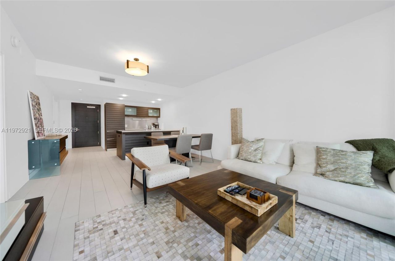 200 Biscayne Boulevard Way , Unit 3811, Miami, FL 33131 Photo