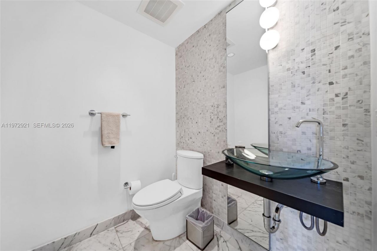 200 Biscayne Boulevard Way , Unit 3811, Miami, FL 33131 Photo