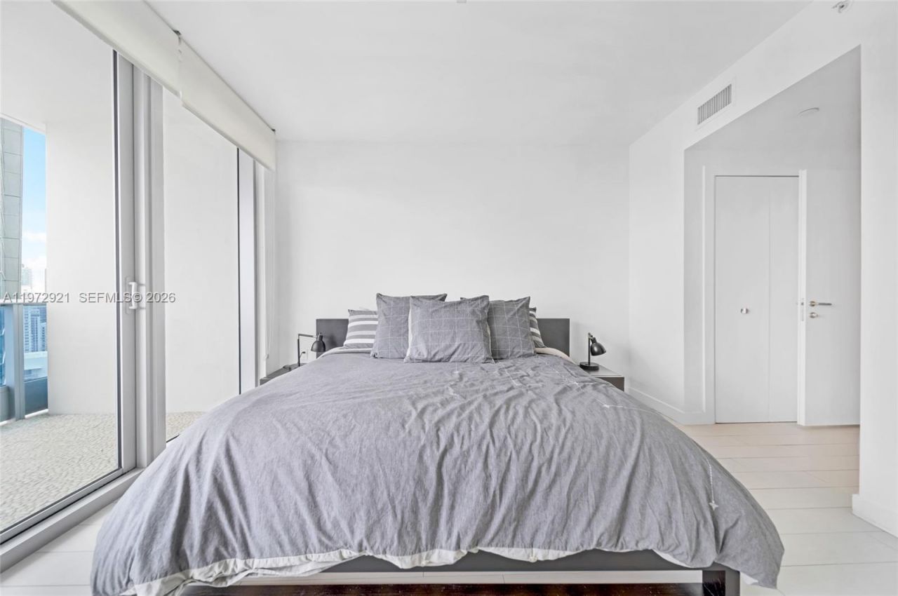 200 Biscayne Boulevard Way , Unit 3811, Miami, FL 33131 Photo