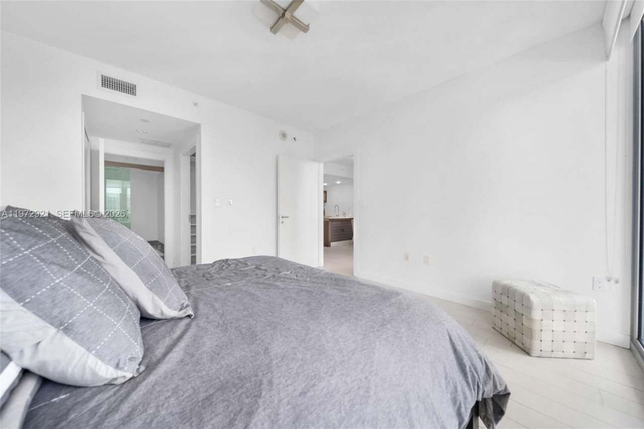 200 Biscayne Boulevard Way , Unit 3811, Miami, FL 33131 Photo