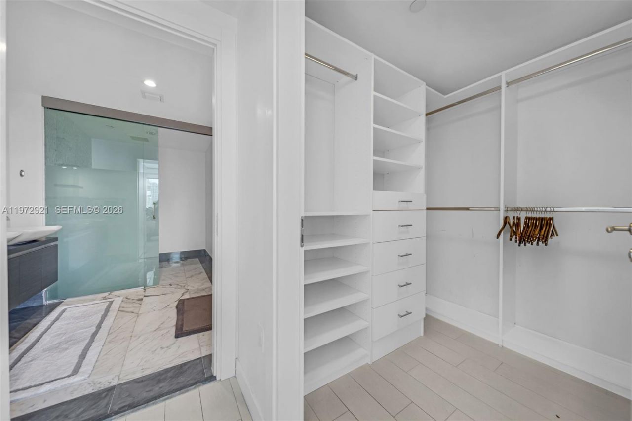 200 Biscayne Boulevard Way , Unit 3811, Miami, FL 33131 Photo