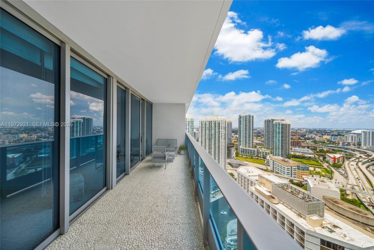 200 Biscayne Boulevard Way , Unit 3811, Miami, FL 33131 Photo
