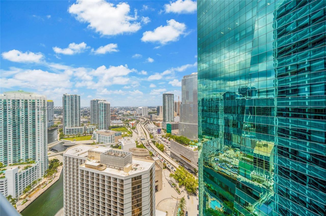 200 Biscayne Boulevard Way , Unit 3811, Miami, FL 33131 Photo