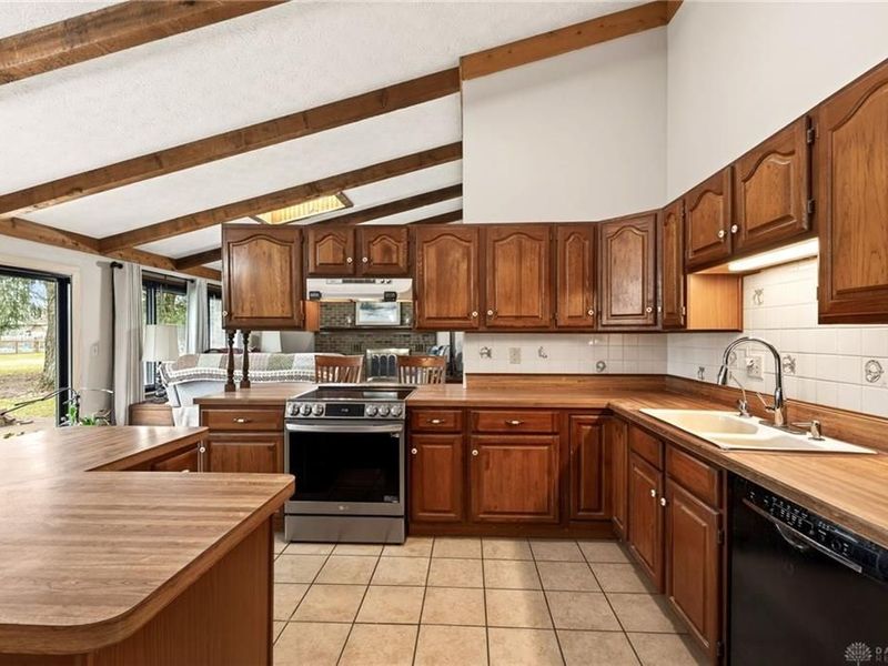 1010 Meadow Lark Drive, Enon Vlg, OH 45323 Photo 17