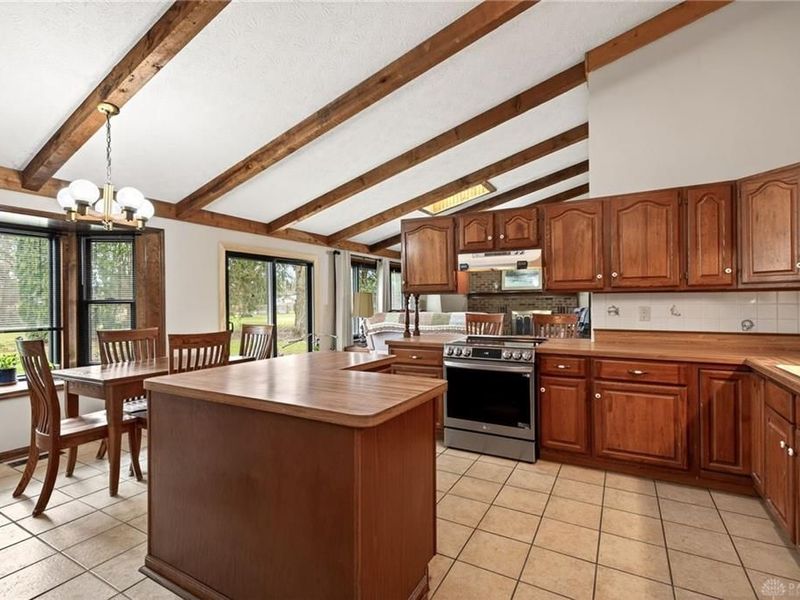 1010 Meadow Lark Drive, Enon Vlg, OH 45323 Photo 18