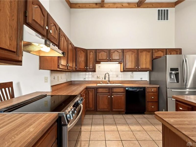 1010 Meadow Lark Drive, Enon Vlg, OH 45323 Photo 23