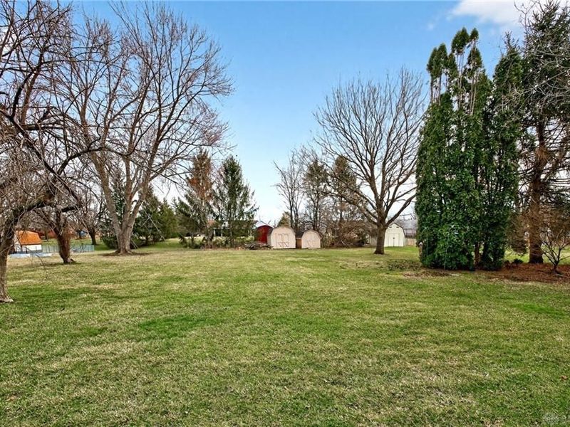 1010 Meadow Lark Drive, Enon Vlg, OH 45323 Photo 4