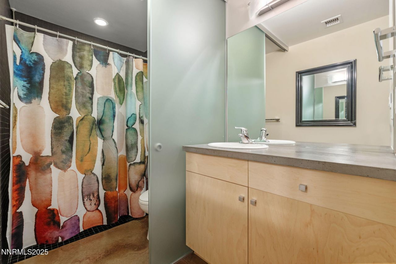 880 S Center Street, Reno, NV 89501 Photo