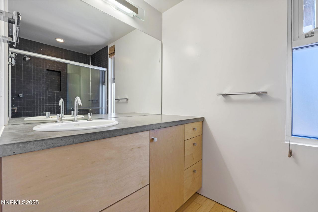 880 S Center Street, Reno, NV 89501 Photo