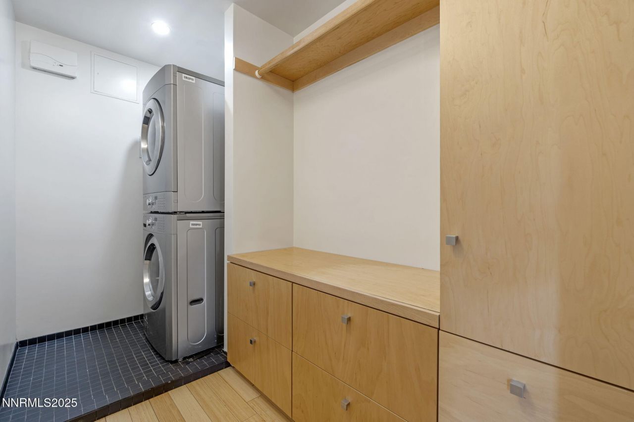 880 S Center Street, Reno, NV 89501 Photo