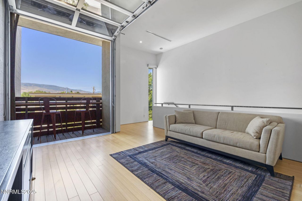 880 S Center Street, Reno, NV 89501 Photo