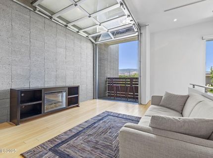 880 S Center Street, Reno, NV 89501 Photo