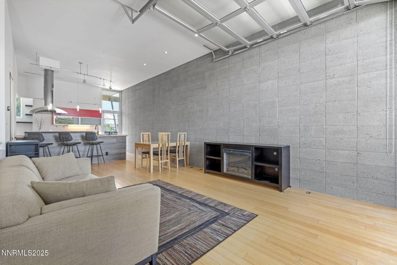 880 S Center Street, Reno, NV 89501 Photo