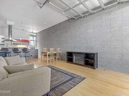 880 S Center Street, Reno, NV 89501 Photo