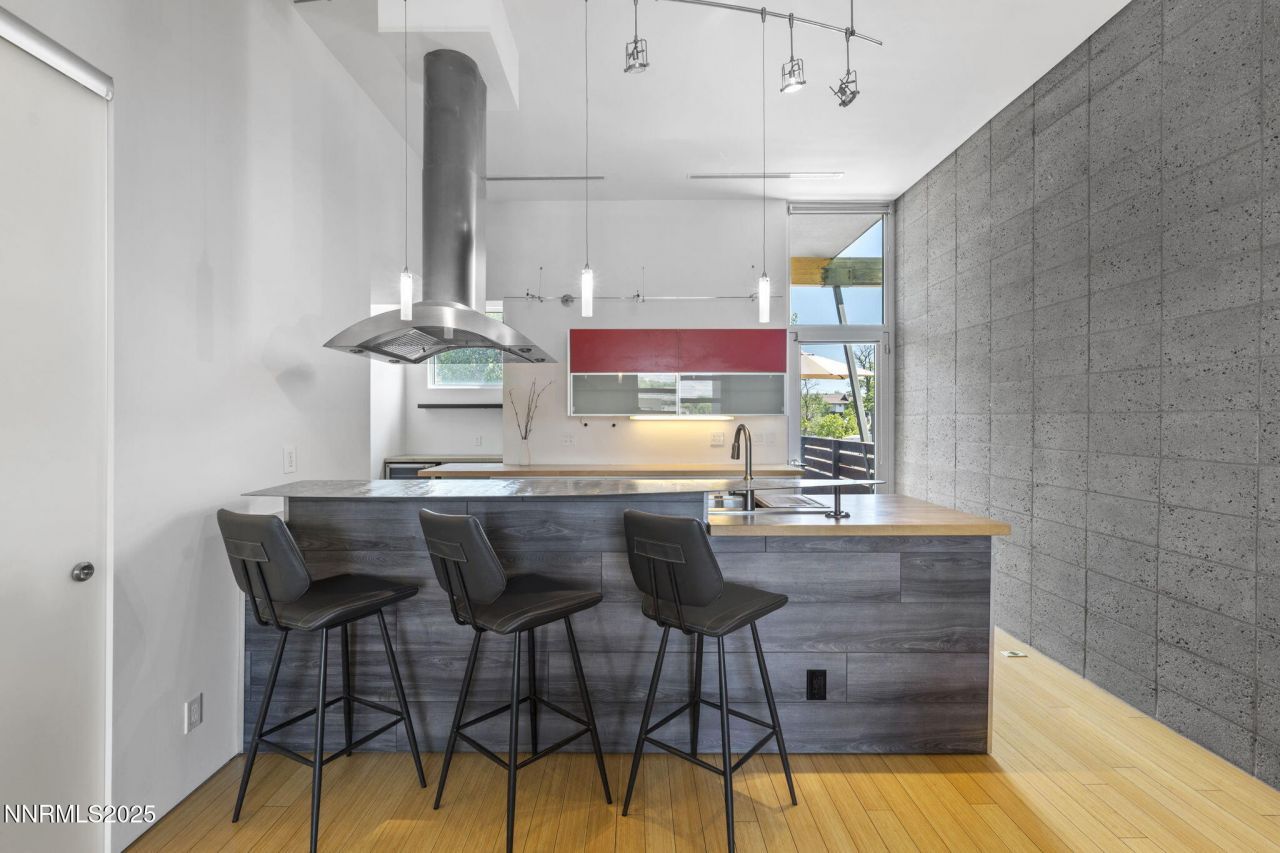 880 S Center Street, Reno, NV 89501 Photo