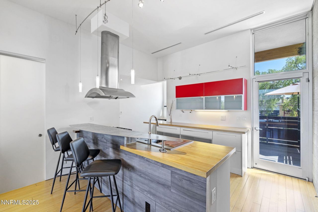 880 S Center Street, Reno, NV 89501 Photo