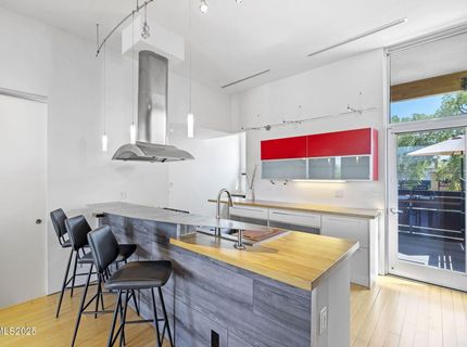 880 S Center Street, Reno, NV 89501 Photo