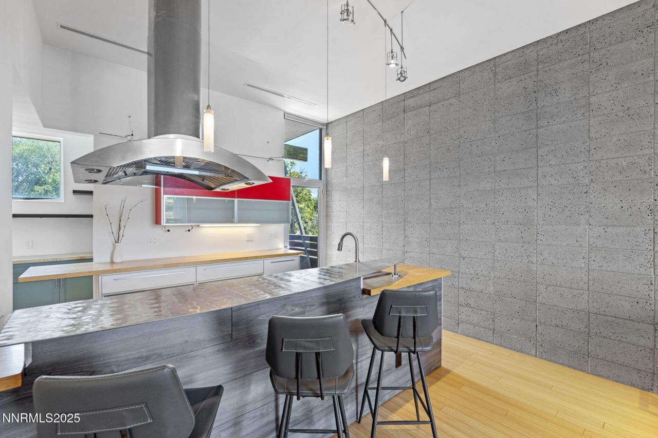 880 S Center Street, Reno, NV 89501 Photo