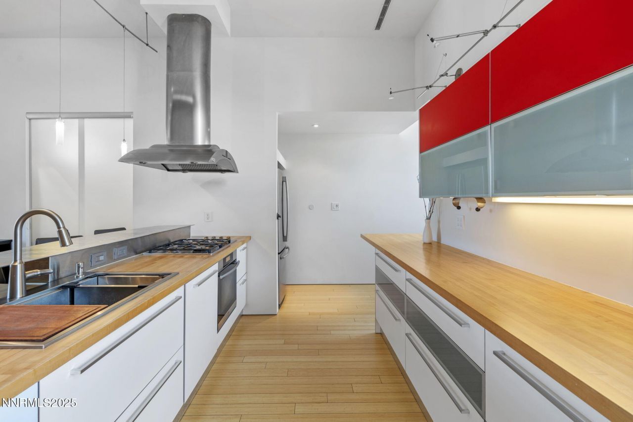 880 S Center Street, Reno, NV 89501 Photo