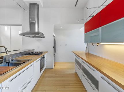 880 S Center Street, Reno, NV 89501 Photo