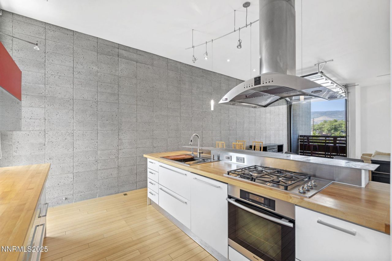 880 S Center Street, Reno, NV 89501 Photo