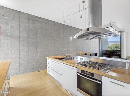 880 S Center Street, Reno, NV 89501 Photo