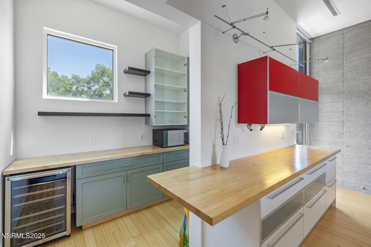 880 S Center Street, Reno, NV 89501 Photo