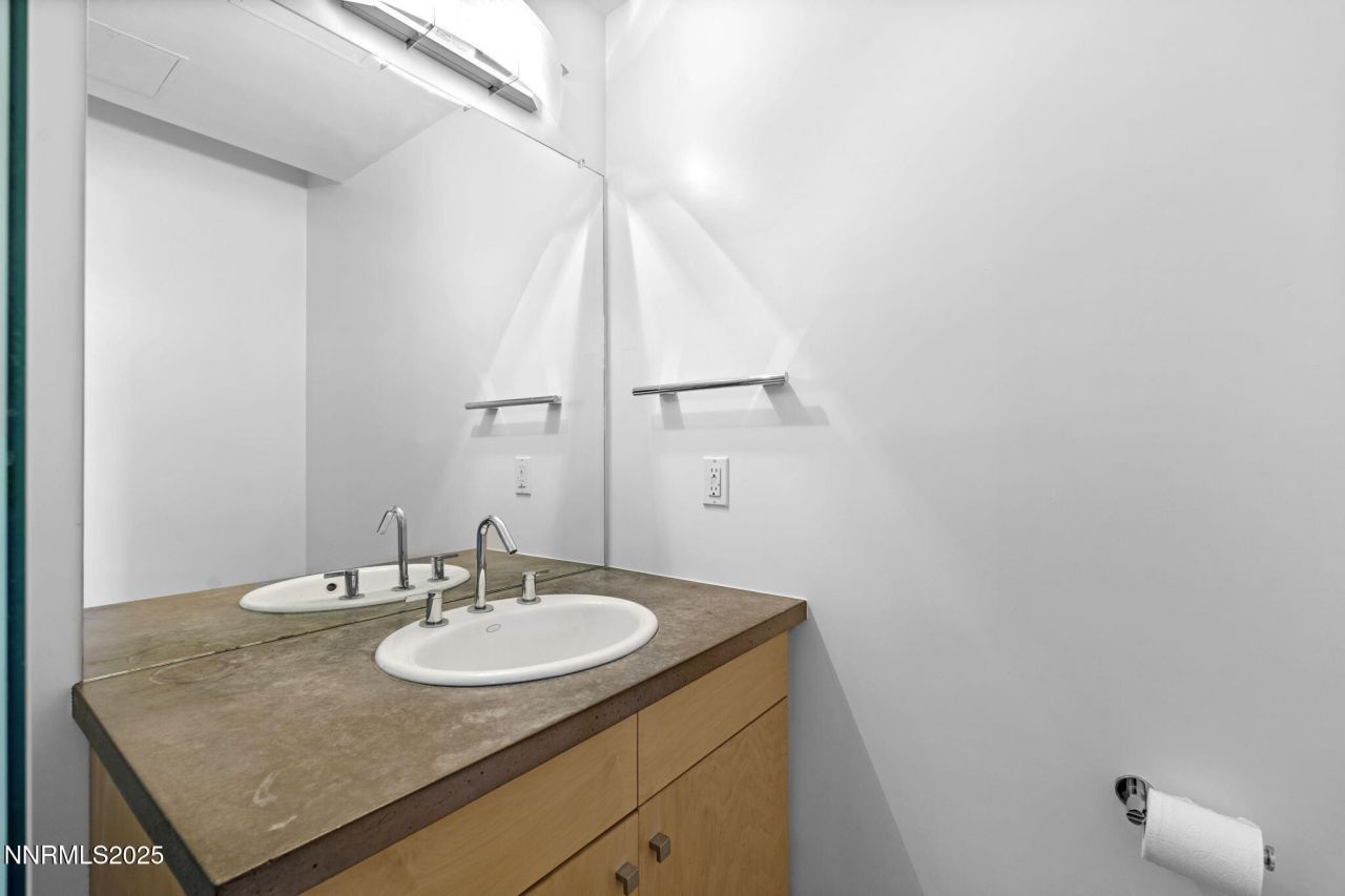 880 S Center Street, Reno, NV 89501 Photo