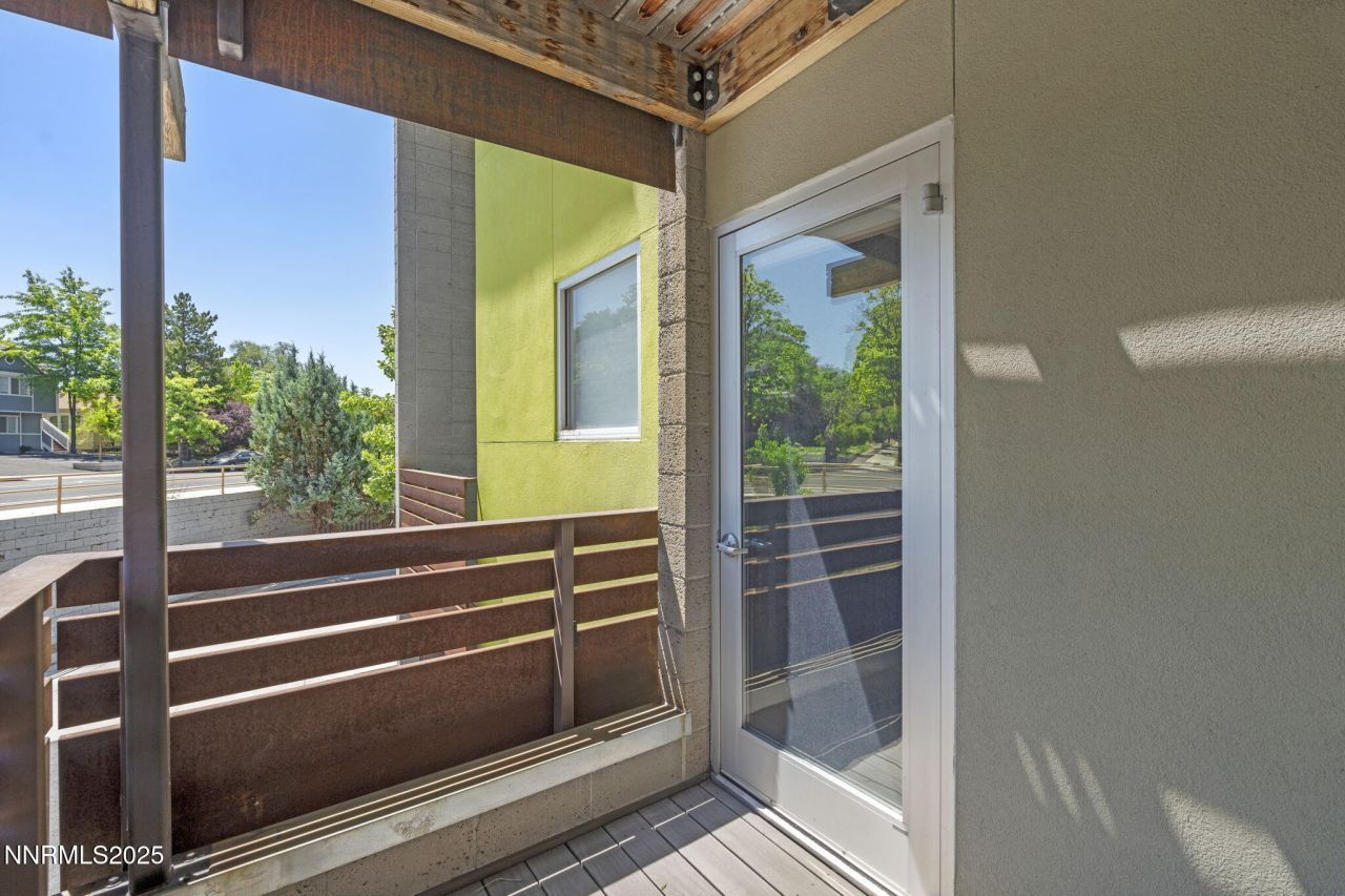 880 S Center Street, Reno, NV 89501 Photo