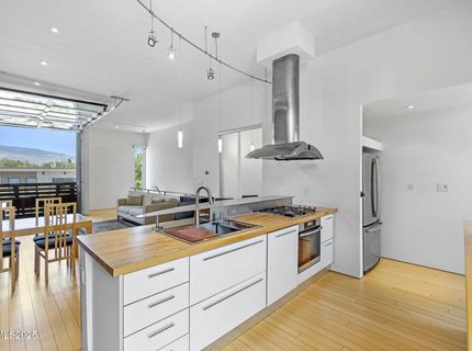 880 S Center Street, Reno, NV 89501 Photo