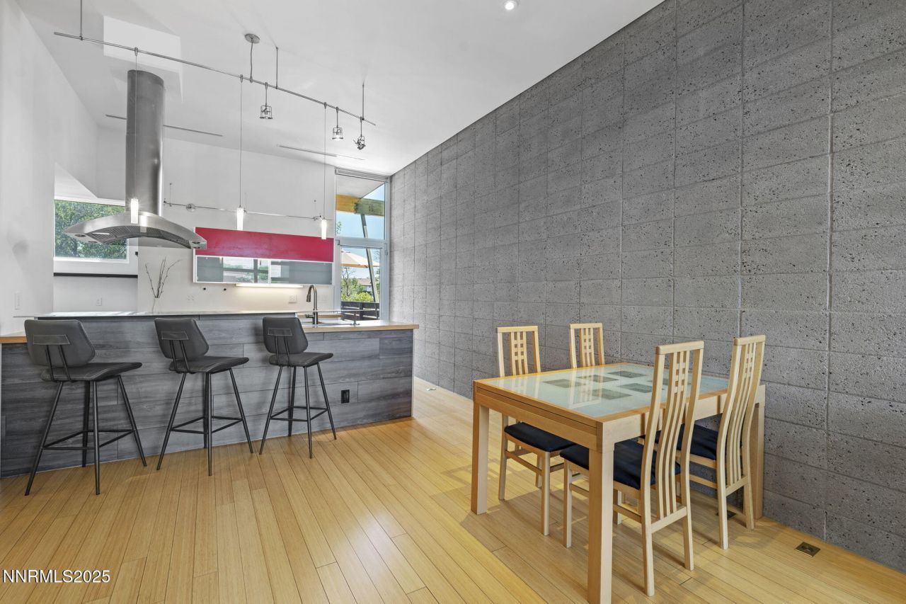 880 S Center Street, Reno, NV 89501 Photo