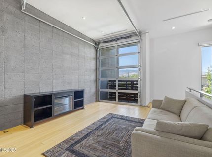 880 S Center Street, Reno, NV 89501 Photo