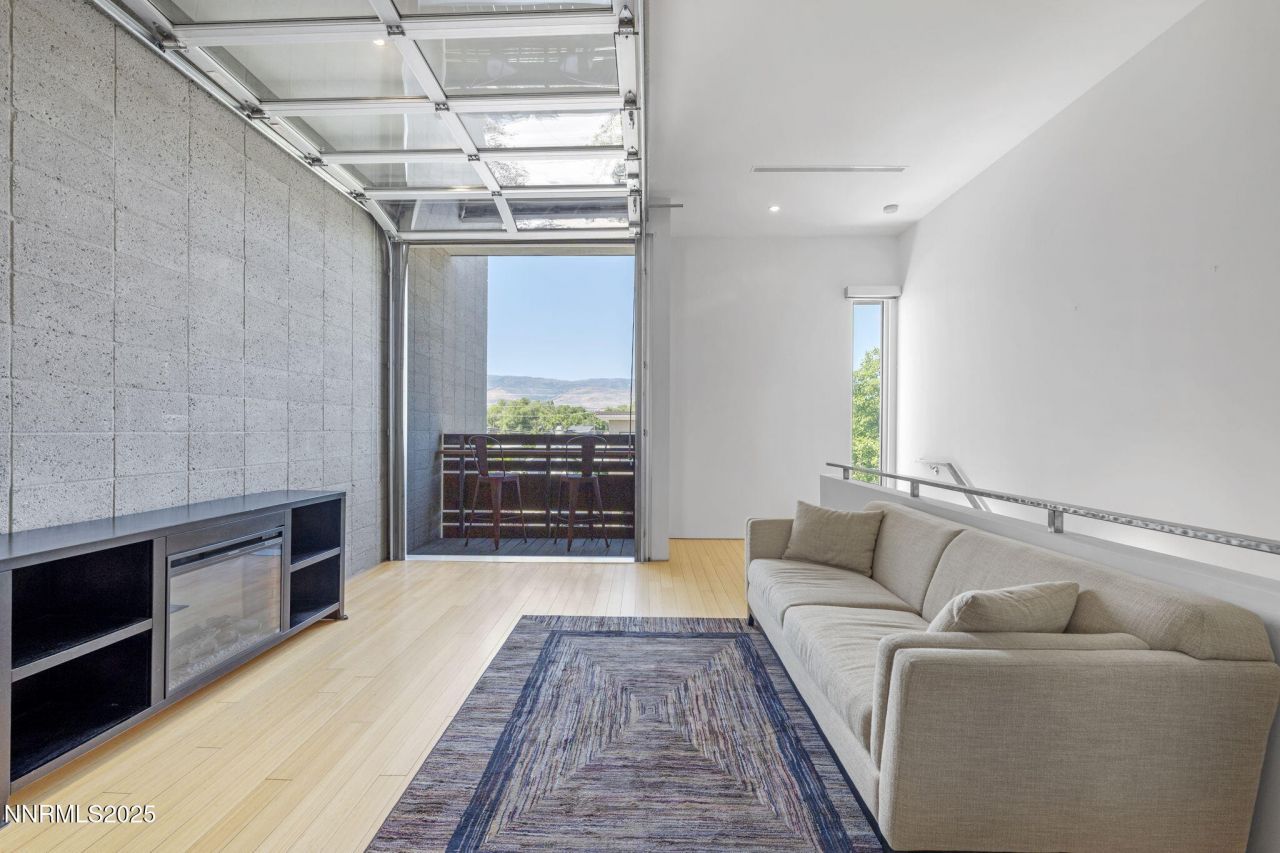 880 S Center Street, Reno, NV 89501 Photo