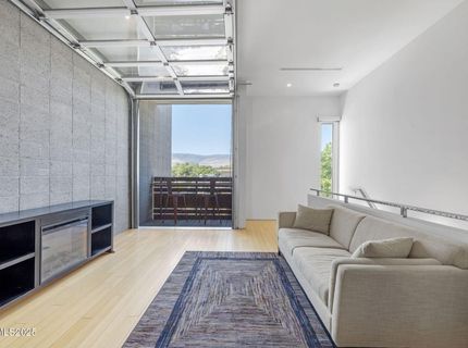 880 S Center Street, Reno, NV 89501 Photo