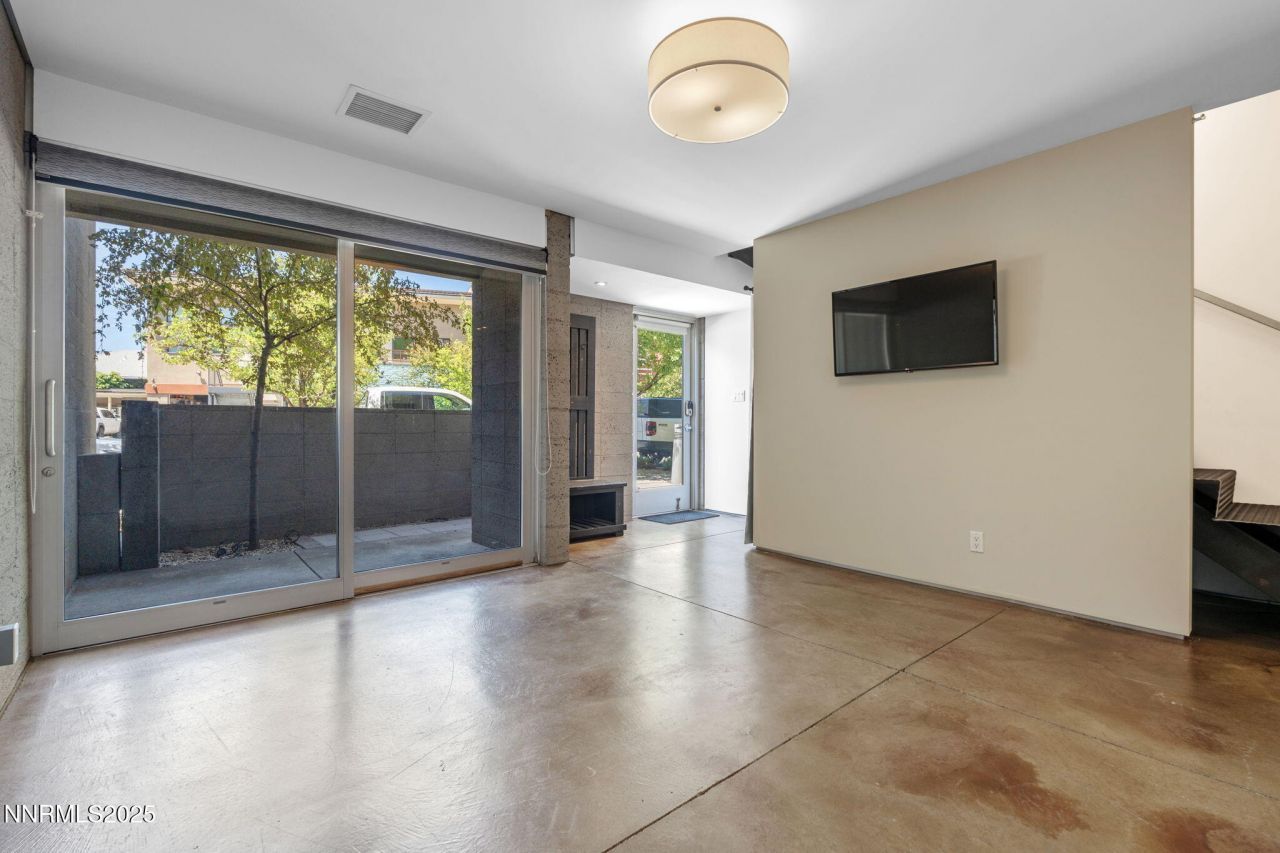 880 S Center Street, Reno, NV 89501 Photo