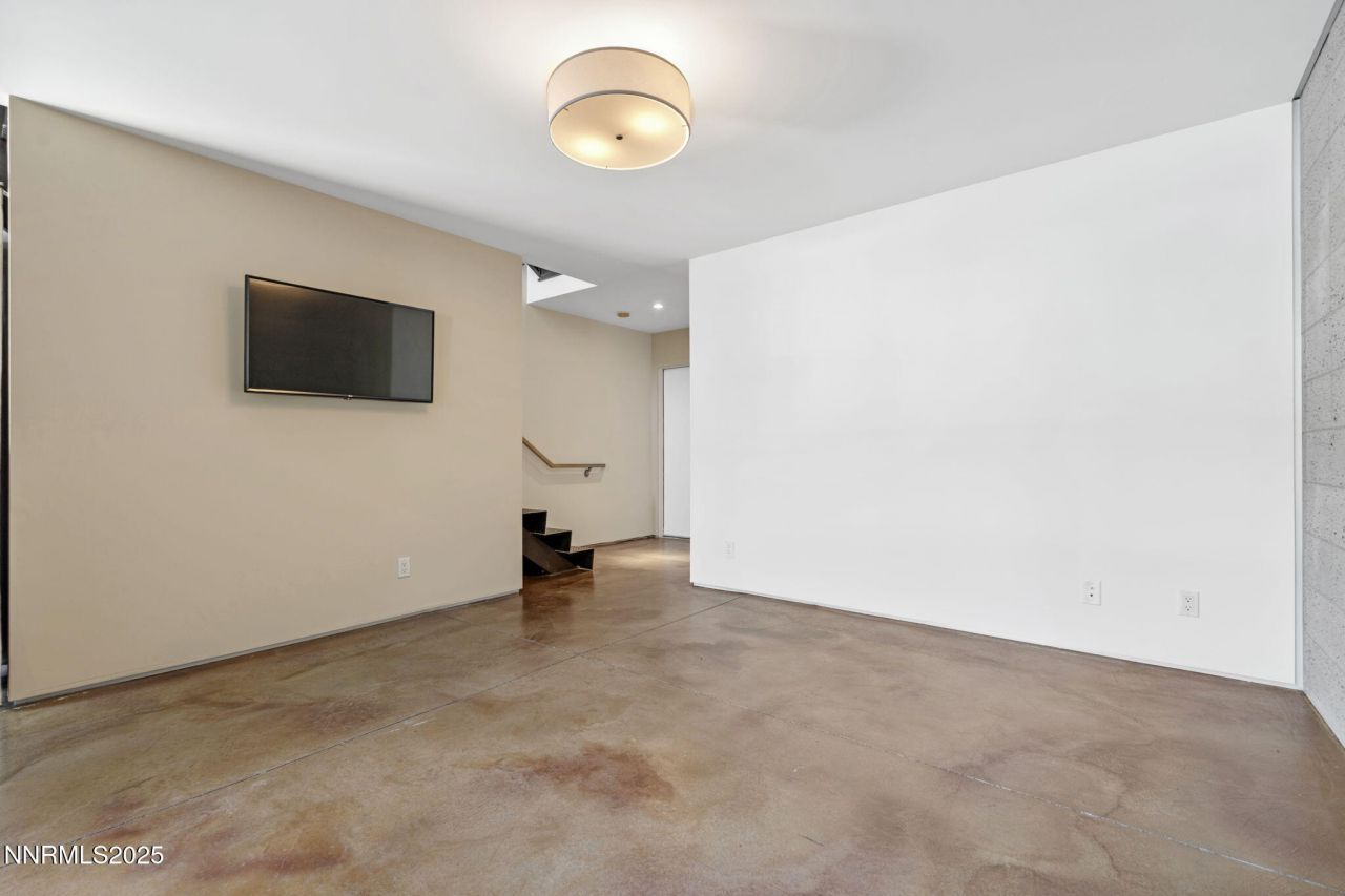 880 S Center Street, Reno, NV 89501 Photo