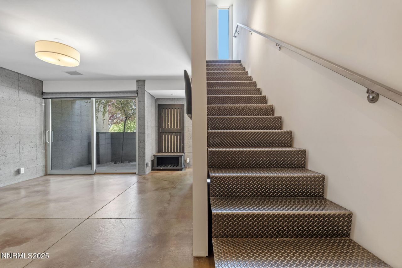 880 S Center Street, Reno, NV 89501 Photo