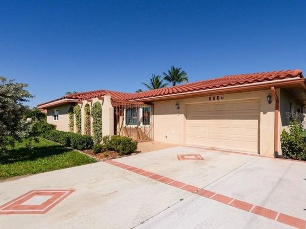 1117 SE MENDOZA AVENUE , PORT ST LUCIE, FL 34952