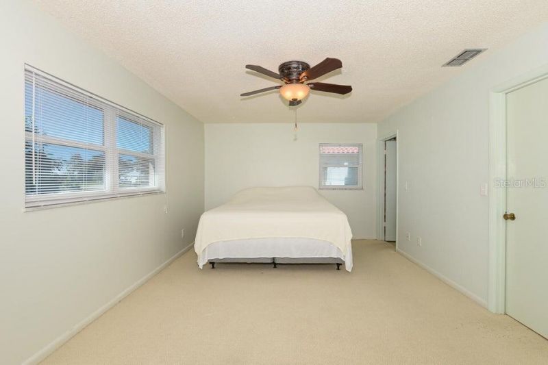 1117 SE Mendoza Avenue , Port Saint Lucie, FL 34952 Photo